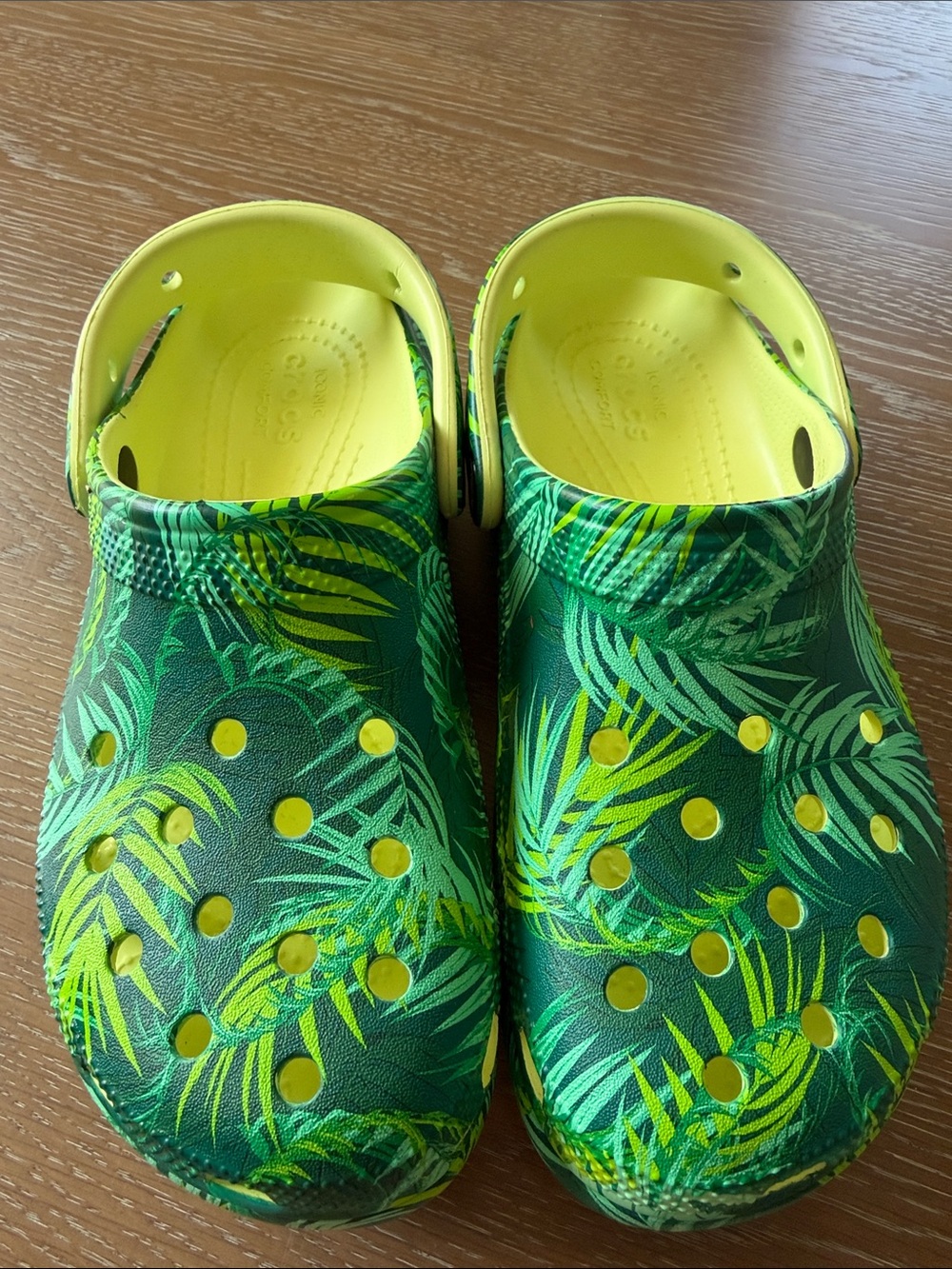 CROCS Women’s 6 Tropical Leaf Wedge/Platform Clogs - Green/Yellow